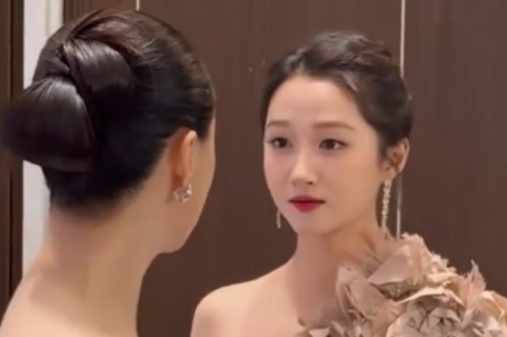 蒋欣关晓彤白玉兰后台热聊