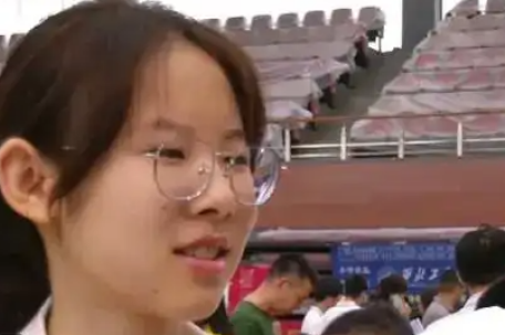 667分女生被问志愿 北航老师狂抢答 