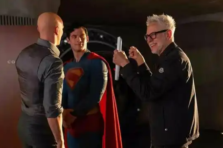 《超人》首映 打工人能捅多大篓子