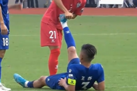 盐城1-0宿迁 登顶苏超第一 