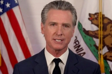 加州州长：美国人民不要屈服于特朗普 