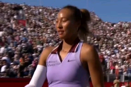 郑钦文遗憾止步四强 无缘决赛