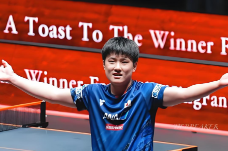 张本智和赛后采访又跳起了舞