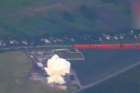 俄战机投放1.5吨炸弹轰炸乌据点