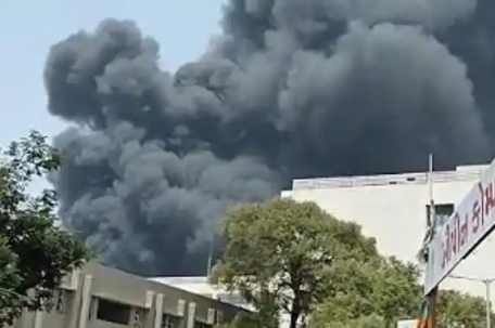 莫迪与印度民航部部长通话