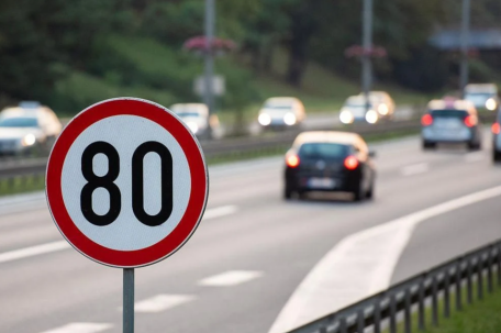 网友晒超速罚单 车速17052km/h