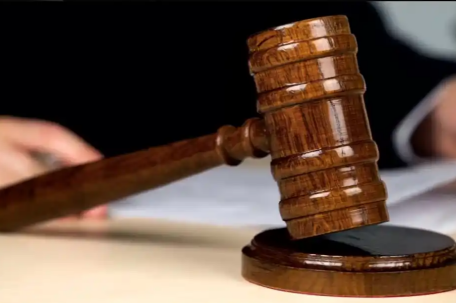 女子用假文凭入职被发现后起诉索赔