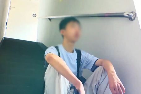 尖子生沉迷手机高考失常被扫地出门