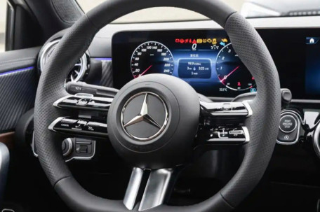 奔驰车高速失控 竟是前车主远程劫车 