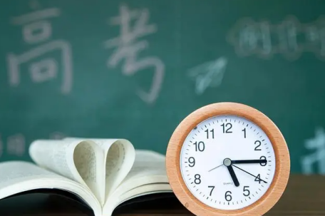 考生考完数学从考场出来沉默了 