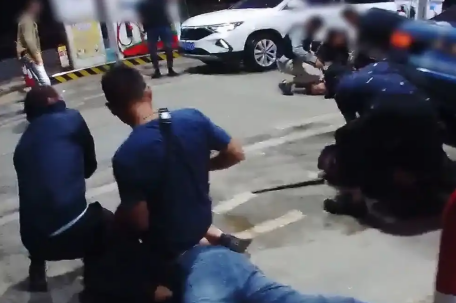 压迫感太强 第一视角看缉毒一线