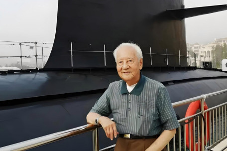 三女儿齐唱歌曲送别父亲黄旭华