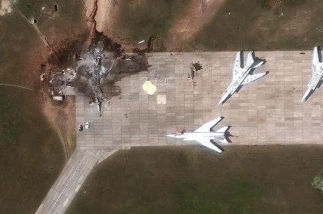 俄被炸机场现状曝光 图-95成灰烬