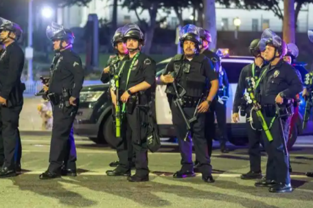 华人亲历洛杉矶宵禁：怕挨枪子