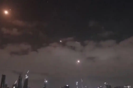 以军：伊朗用了近400枚弹道导弹