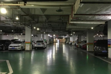 重庆一车库有尸臭味？谣言