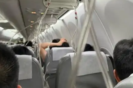 上海飞东京航班紧急降落 官方通报