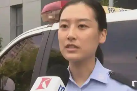 阿婆家中照镜子 380万险被转走