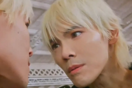 向佐金发配蕾丝透视装亮相巴黎