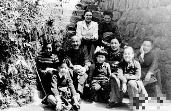 两岸一家，令人感动！蒋经国为什么放老兵回家探亲