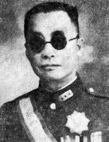 王陵基的军衔是什么？自己是上将，还带出两个上将，杜聿明都帮他刮胡子