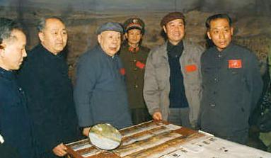 伍修权做出的贡献有哪些 早年的他都经历了哪些事情 伍修权做出的贡献有哪些 早年的他都经历了哪些事情