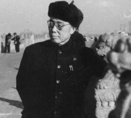 中国现代戏剧三大奠基人之一 文艺活动家田汉简介 中国现代戏剧三大奠基人之一 文艺活动家田汉简介