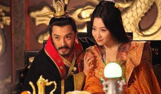 宇文化及:不仅杀了杨广,还霸占皇帝的女人 宇文化及:不仅杀了<a href=https://www.lishiji.cn/lishi/1971/ target=_blank class=infotextkey>杨<a href=https://www.lishiji.cn/lishi/7175/ target=_blank class=infotextkey>广</a></a>,还霸占<a href=https://www.lishiji.cn/lishi/433/ target=_blank class=infotextkey>皇帝</a>的<a href=https://www.lishiji.cn/lishi/6213/ target=_blank class=infotextkey>女人</a>