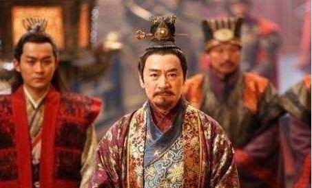 李渊为什么要拥护杨侑为皇帝？他想干什么？
