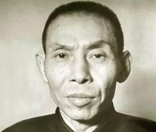 杜月笙为什么不同意和蒋介石去台湾，晚年只能躲在香港