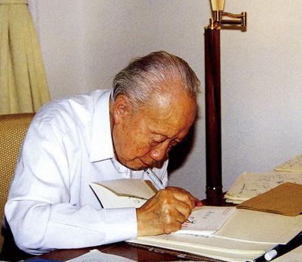 钱伟长是怎么成为终身校长的 他是在哪一年逝世的 钱伟长是怎么成为终身校长的 他是在哪一年逝世的