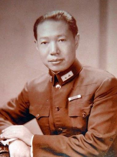 熊式辉与熊向晖是什么关系?熊式辉是谁的嫡系? 熊式辉与熊向晖是什么关系?熊式辉是谁的嫡系?