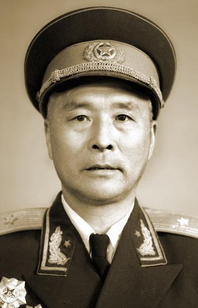 梁从学跟陈毅是什么关系?本该授少将,老战友都提意见,破格授中将