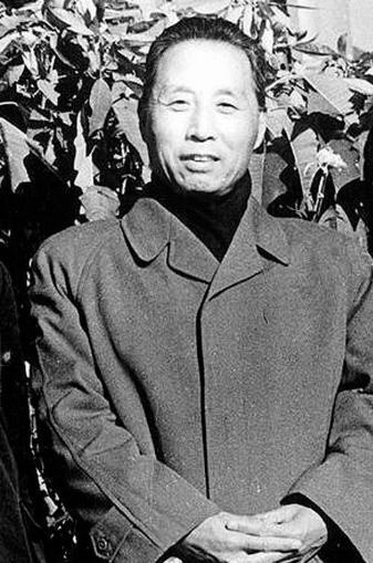 著名文学家:李广田的生平简介