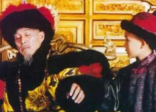 乾隆皇帝死前为什么叫隆科多陪葬？隆科多当即跪下