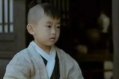 建文帝下落不明，两岁儿子被无限期幽禁，出来的时候都57岁了