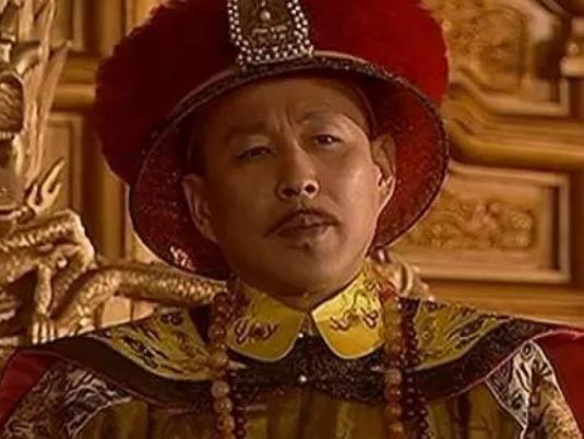 大清朝唯一一个可以用龙袍下葬的女人，也是康熙最疼爱的人。