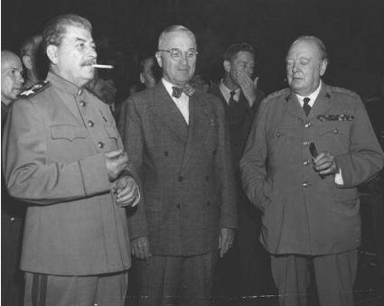 在1951年,丘吉尔打败了艾德礼,再次当上了英国首相。 在1951年,丘吉尔打败了艾德礼,再次当上了英国<a href=https://www.lishiji.cn/lishi/6546/ target=_blank class=infotextkey>首相</a>。