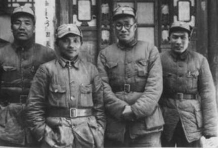 尹先炳：倒在女人身上的志愿军军长