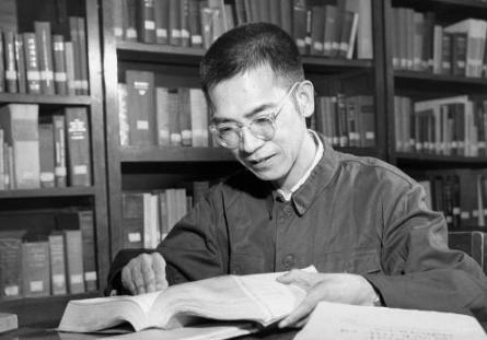 一代伟大数学家陈景润 在成才的道路上都遇到什么样的事情 一代伟大数学家陈景润 在成才的道路上都遇到什么样的事情