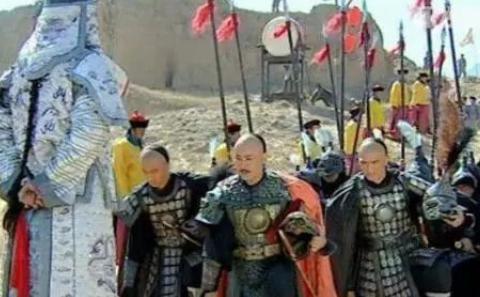 将军茅厕遇见一群蚂蚁,要求立即撤军,后来才知道是为了救将士 将军茅厕遇见一群蚂蚁,要求立即撤军,后来才知道是为了救将士
