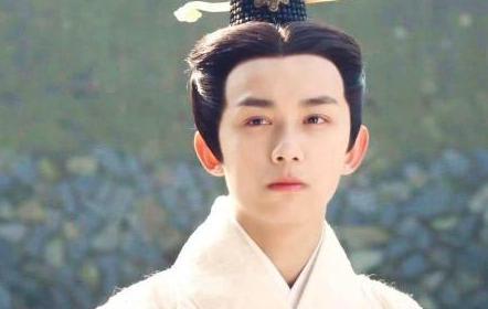 他是我国历史上最败家的富二代 偌大的一代帝国败在他的手里 他是我国历史上最败家的富二代 偌大的一代帝国败在他的手里