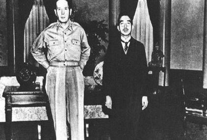 麦克阿瑟到底在日本做了什么 离开的时候竟然让日本人依依不舍呢 麦克阿瑟到底在日本做了什么 离开的时候竟然让日本人依依不舍呢