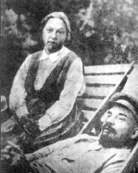 克鲁普斯卡娅是什么原因导致逝世的 有关于她的评价是什么样的