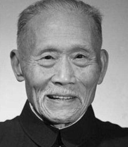 乔信明是什么样的人？竟有这么多的大人物不惜性命的帮他！