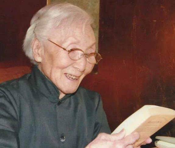 李佩做出的成就分别由哪些 有关于她的个人生活是什么样的