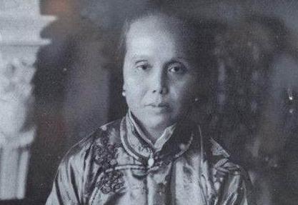 卢慕贞的丈夫是谁？没有文化，没有理想，同意纳妾只可自保，离婚是预料的结局