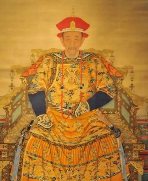 大清朝唯一一个可以用龙袍下葬的女人，也是康熙最疼爱的人。