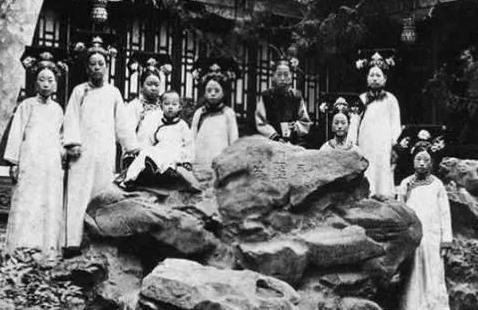 清朝隆裕太后谈退位条件,唯独一点宁死不从 清朝隆裕太后谈退位条件,唯独一点宁死不从