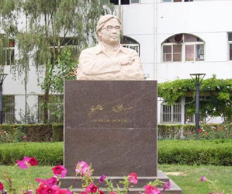 真实的路遥是什么样的 他的作品平凡的世界又是什么样的